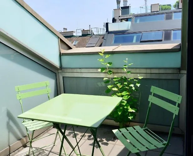 High End Attic Flat In The Centre