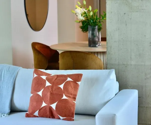 High End Attic Flat In The Centre